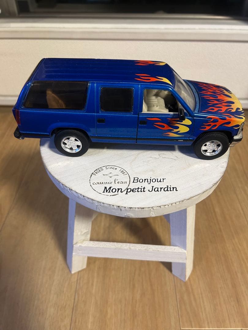 シボレー　サバーバン　ミニカー　アメリカ　ファイヤーパターン