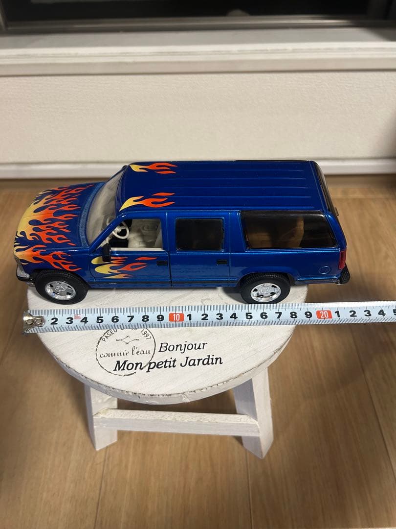 シボレー　サバーバン　ミニカー　アメリカ　ファイヤーパターン