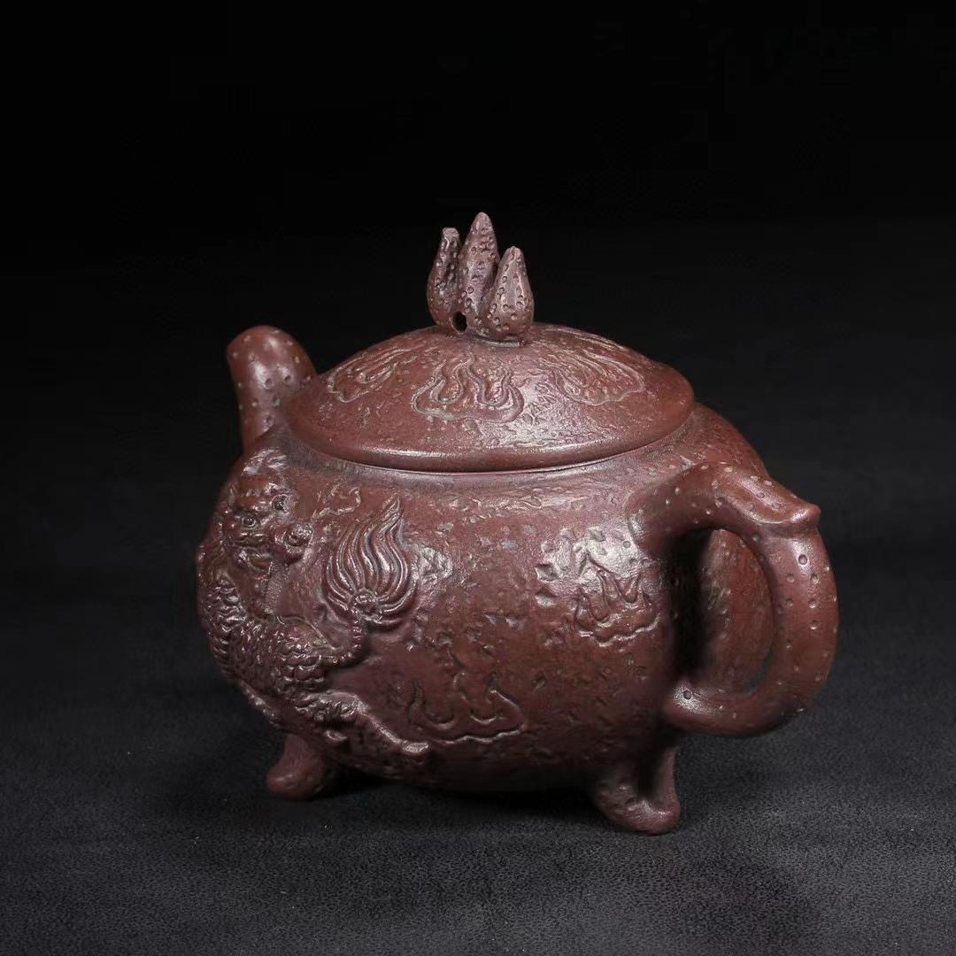 中国古美術・原鉱紫泥 火麒麟形紫砂壺·底款:裴石民·紫砂・朱泥・急須・茶道具