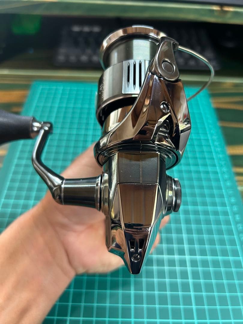 22ステラ 3000MHG スピニングリール ゴメクサスハンドルノブ