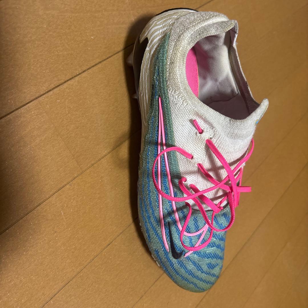 Nike サッカーシューズ 青とピンク