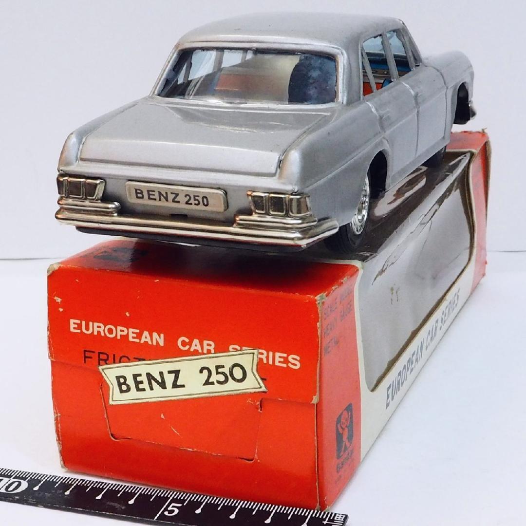 旧バンダイ【 メルセデス ベンツ250 銀色】tin toy car ブリキ箱付