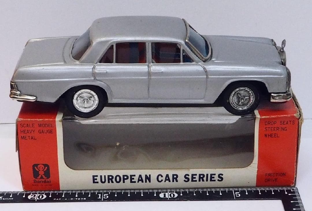 旧バンダイ【 メルセデス ベンツ250 銀色】tin toy car ブリキ箱付