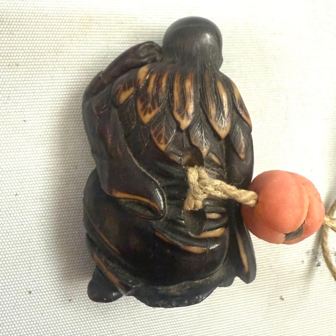 堆黒印籠　根付