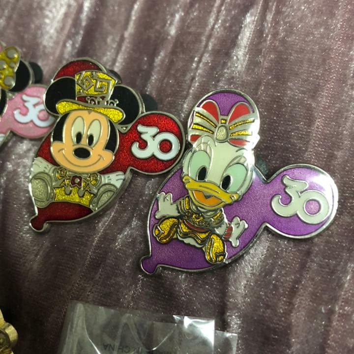 ディズニーランド☆ボールゲーム景品ピンバッジ