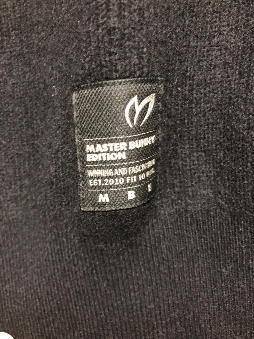 完売 未使用タグ付き Vネック カシミヤニットベスト 4 M 黒 マスターバニー
