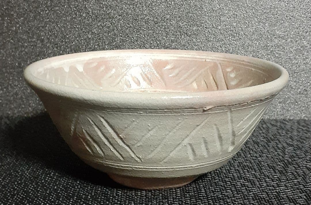 【日展評議員】　名工【安田全宏】造　彫り三島　茶碗　共箱　共布　茶道具　茶器