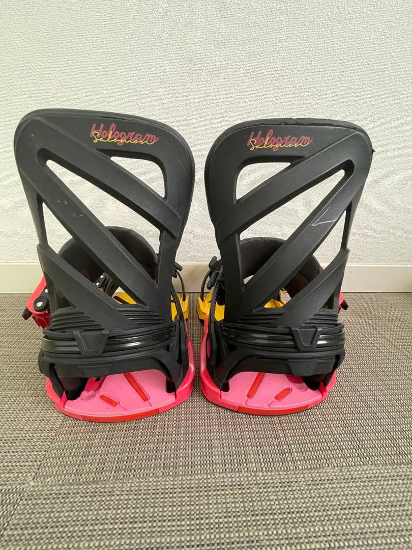 Salomon Hologram スノーボードビンディング イエロー/ピンク