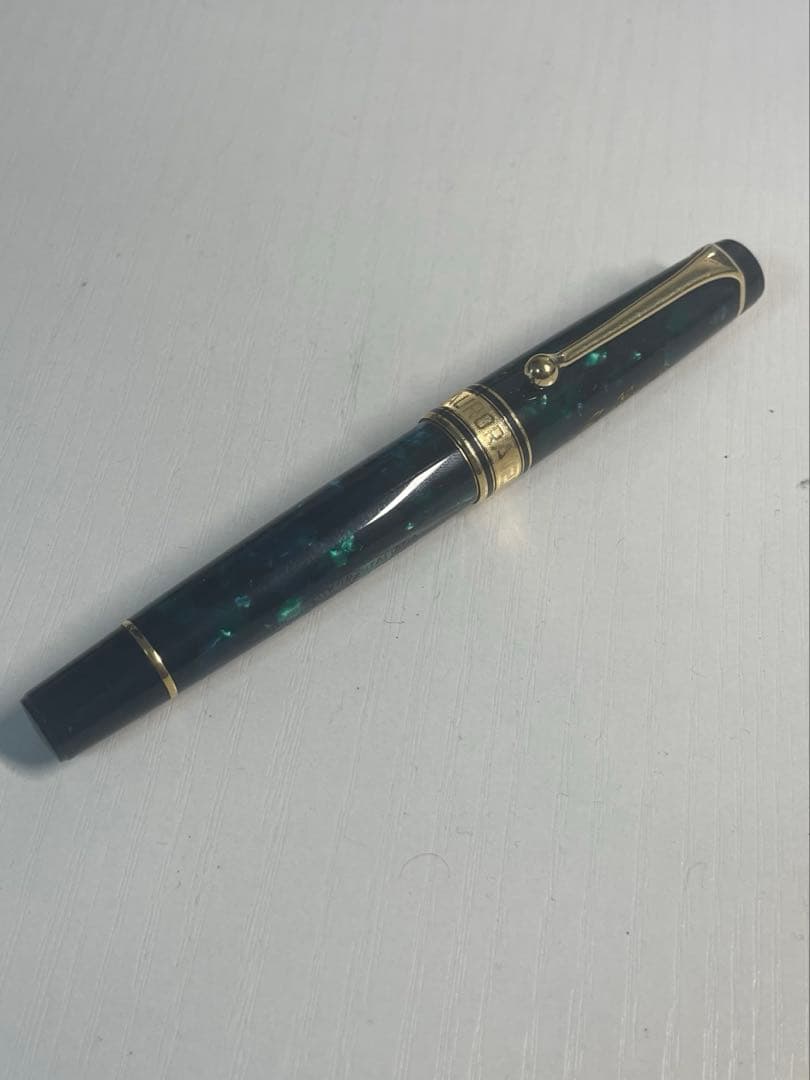 アウロラ　オプティマ　万年筆　ペン先14K　Ｆ　グリーン