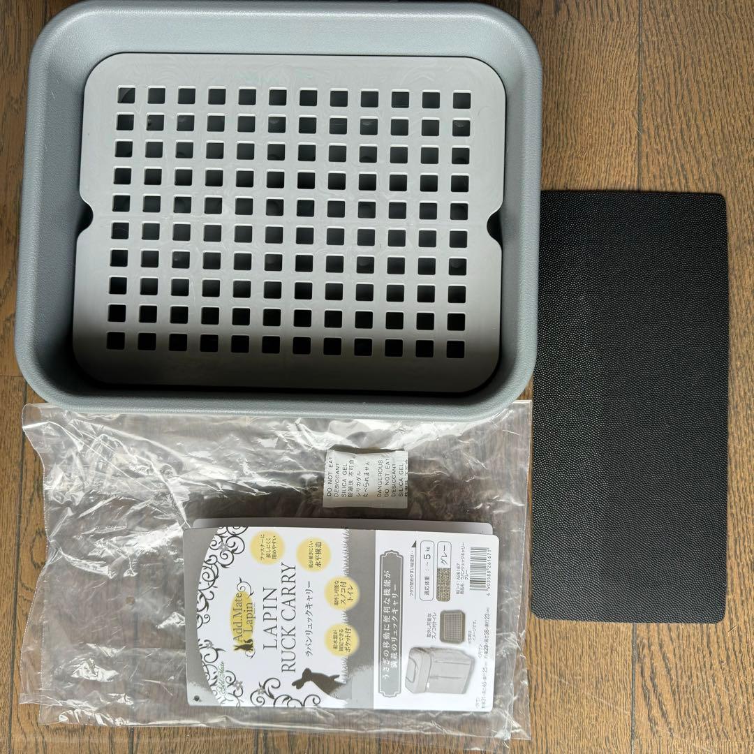 うさぎ専用　ラパンリュックキャリー　スノコ付きトイレ　給水器取付可　肩ズレ防止付