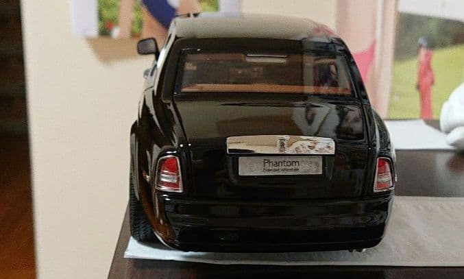 ロールスロイス ファントム EWB (黒) 1/18