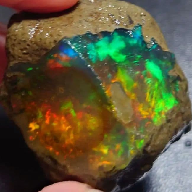【105CT】特大　エチオピア　プレシャス　オパール 原石 鉱物　標本　ウェロ