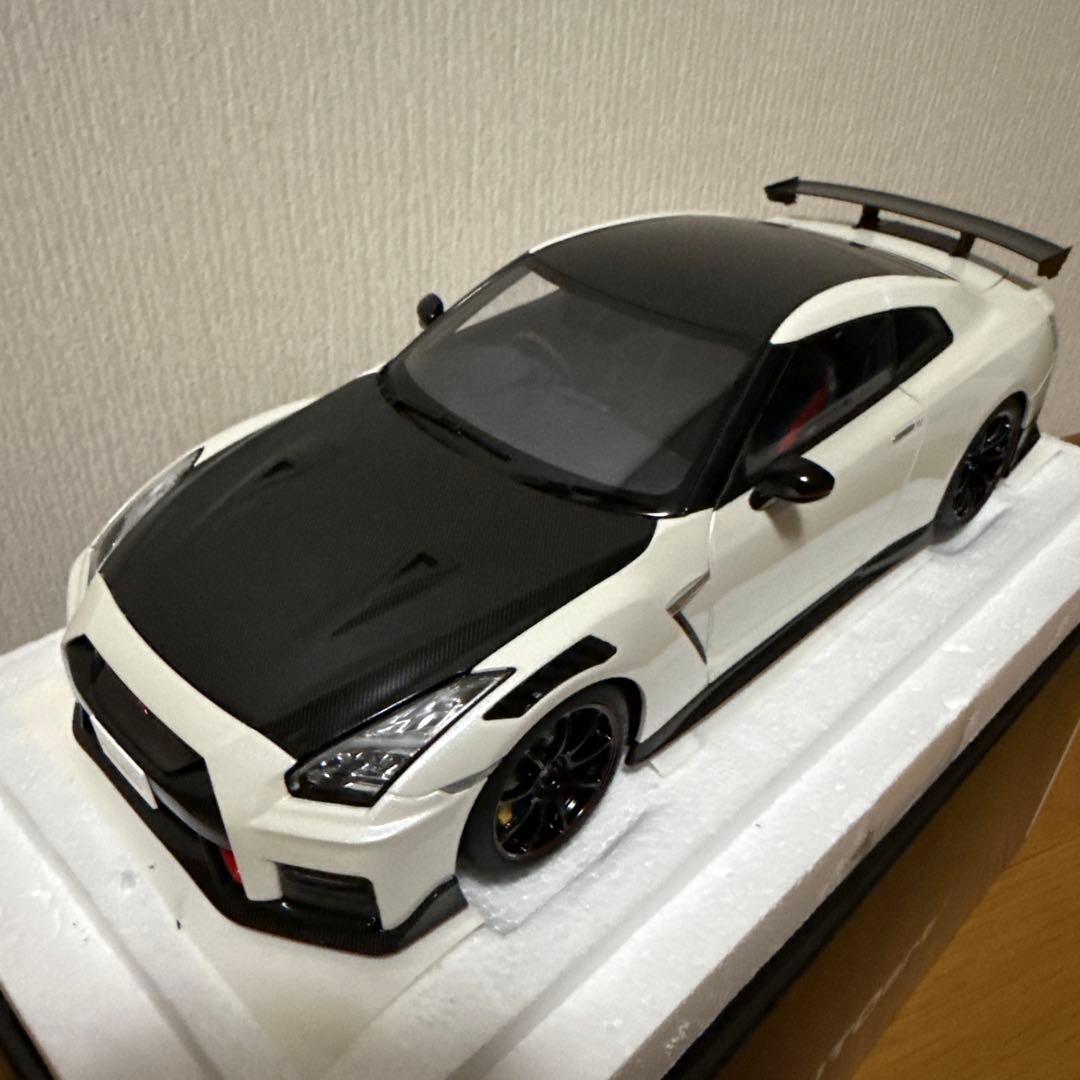 オートアートNissan GT-R nismo 1/18 ミニカー ホワイト