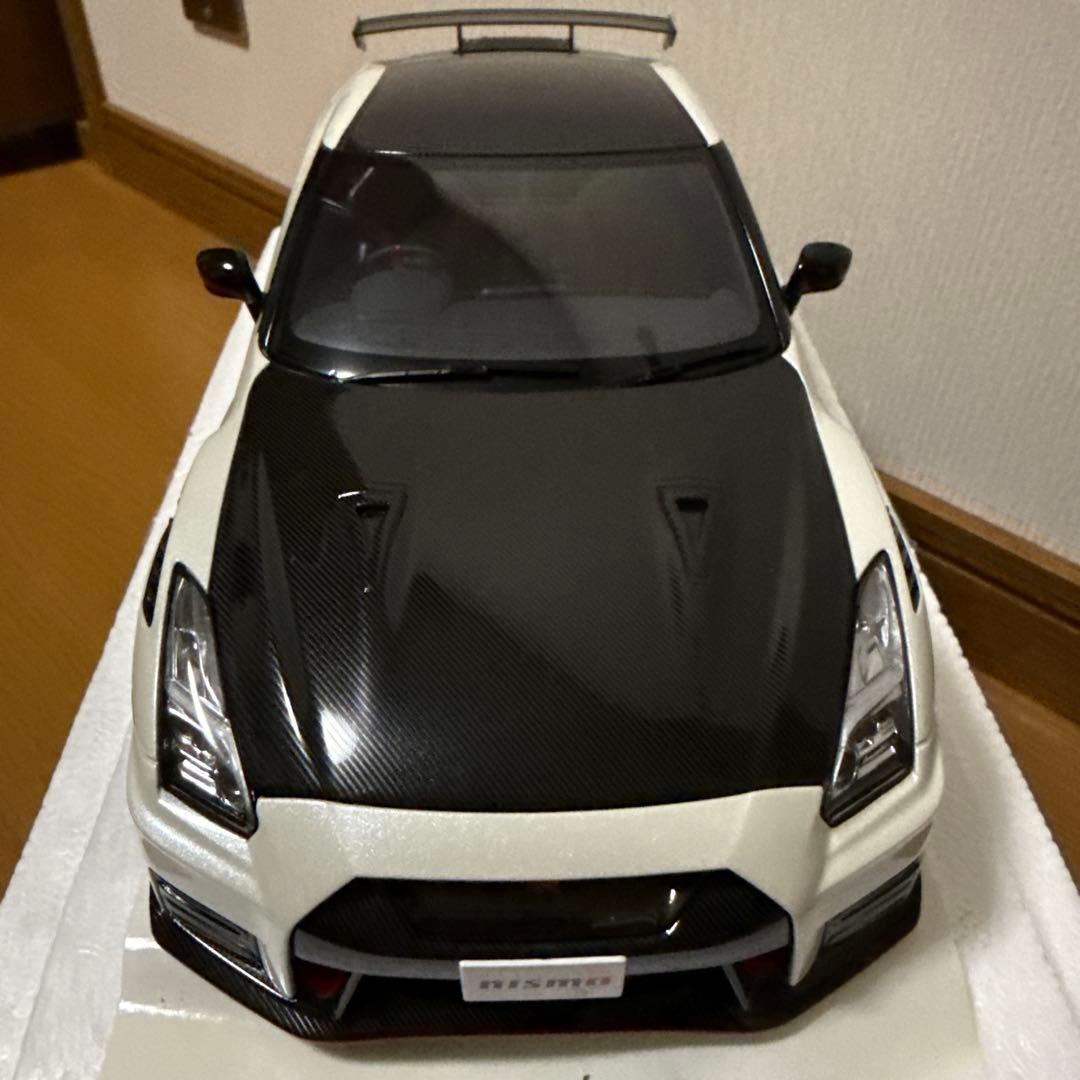 オートアートNissan GT-R nismo 1/18 ミニカー ホワイト
