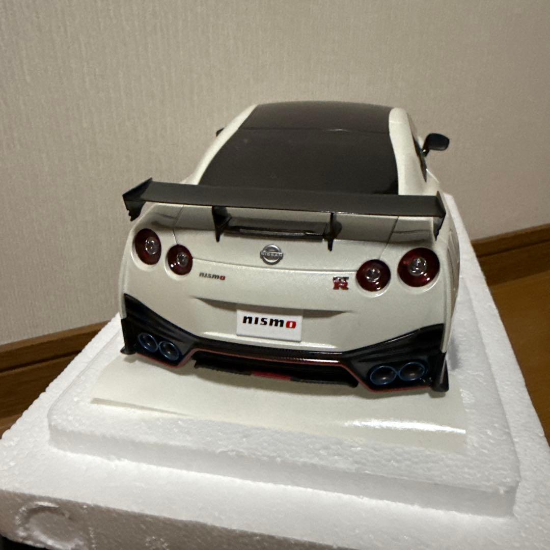 オートアートNissan GT-R nismo 1/18 ミニカー ホワイト