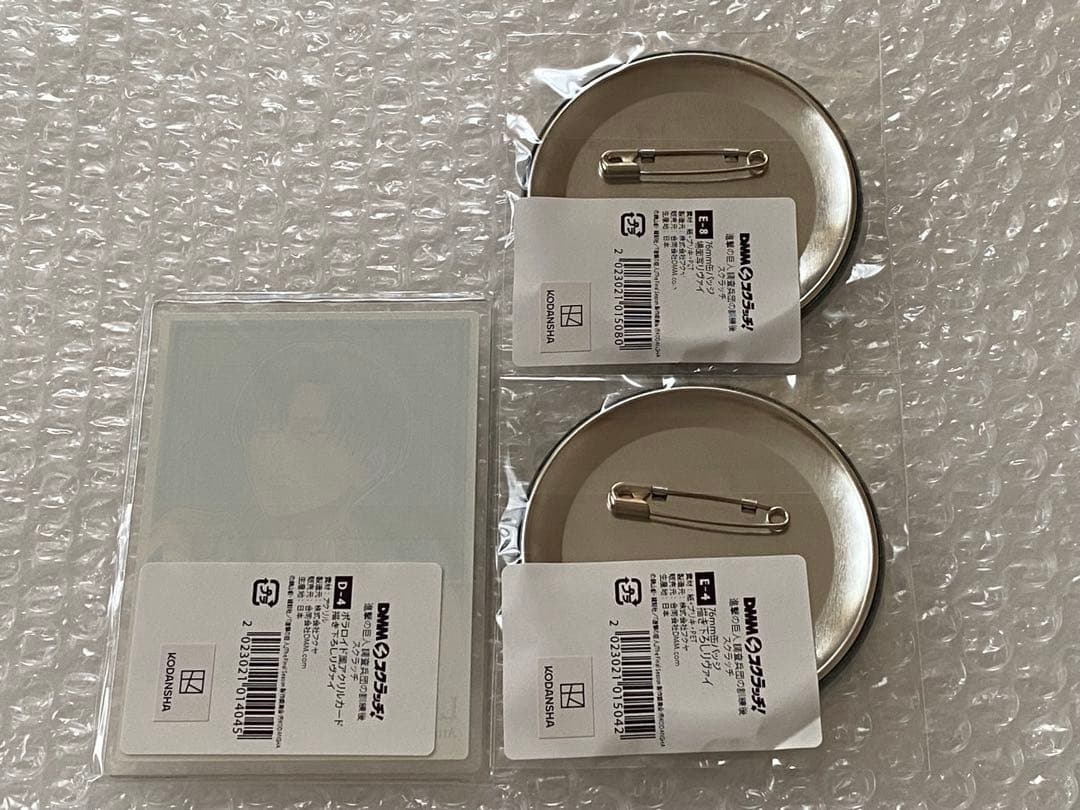 進撃の巨人　dmmスクラッチ　アクリルカード　缶バッジ　リヴァイ