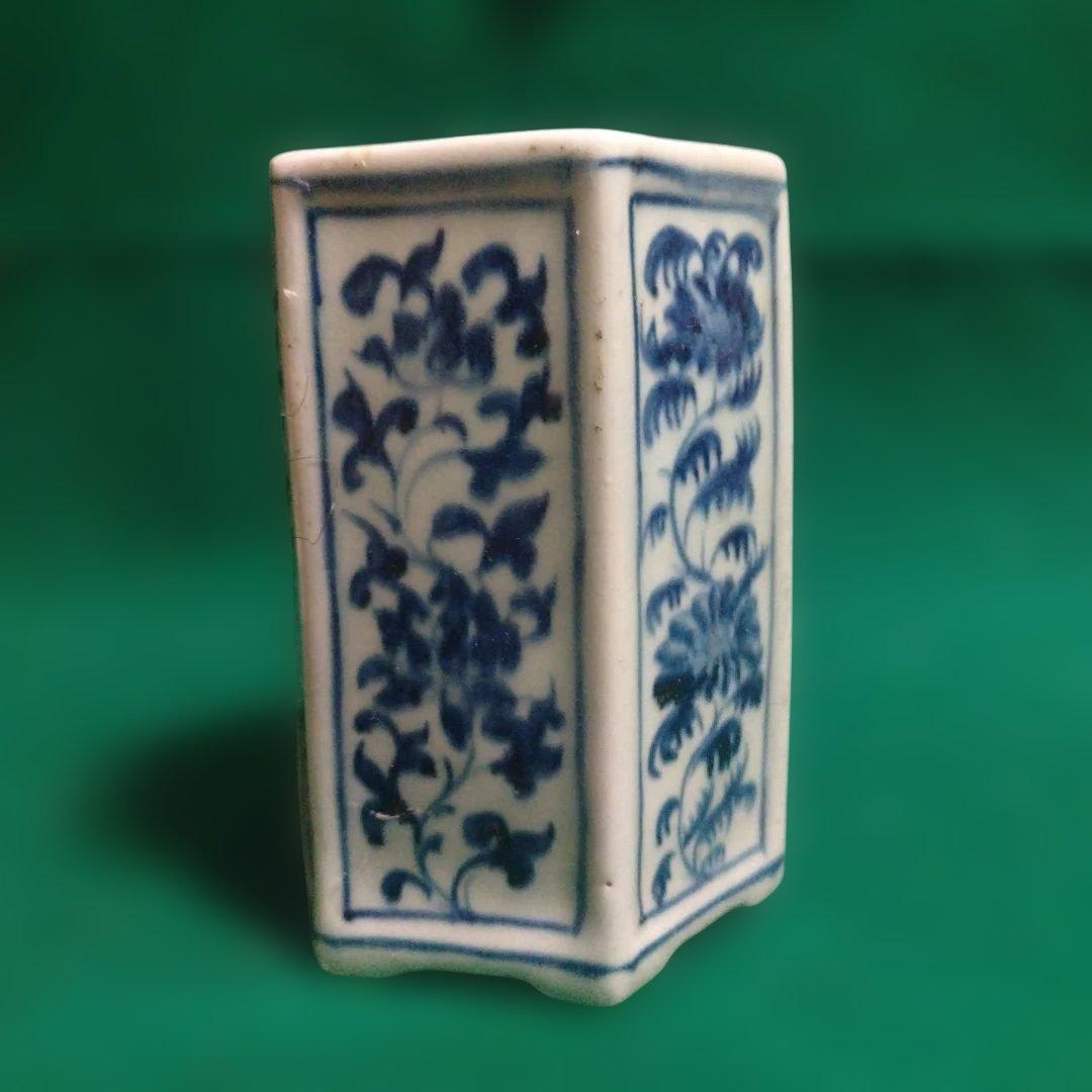 青白い六角形筆立 陶器製 花柄　筆立て　染付