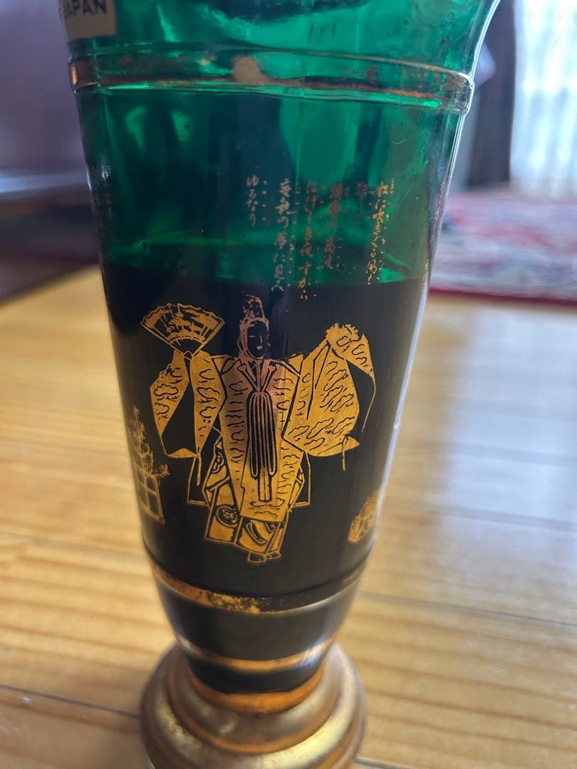 日本製 緑色ガラス飲料容器