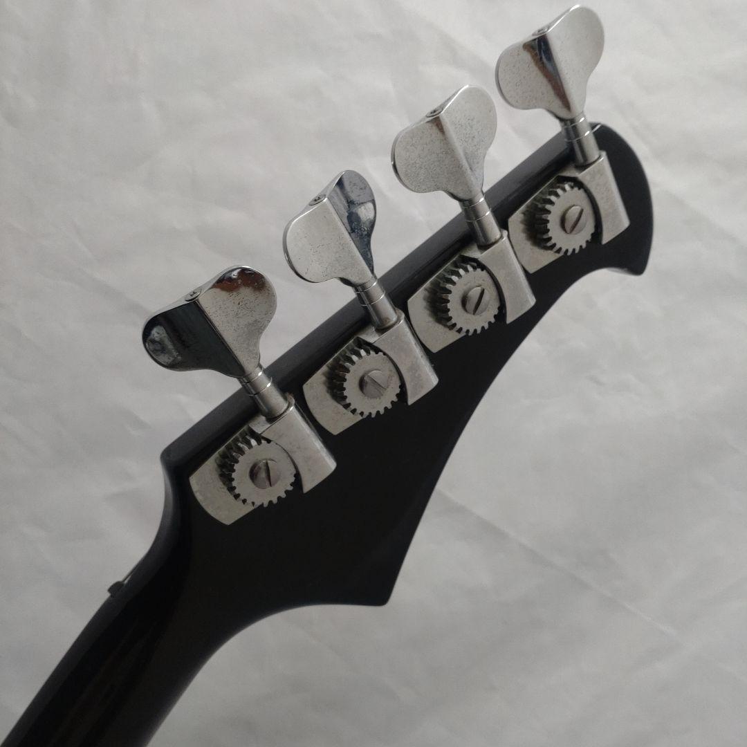 個性派ベーシストにワーロックベース！