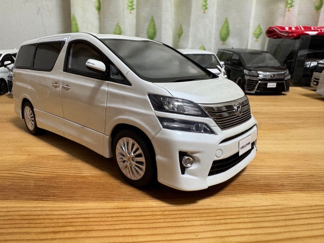 サムライ　ヴェルファイア 1/18 ホワイト