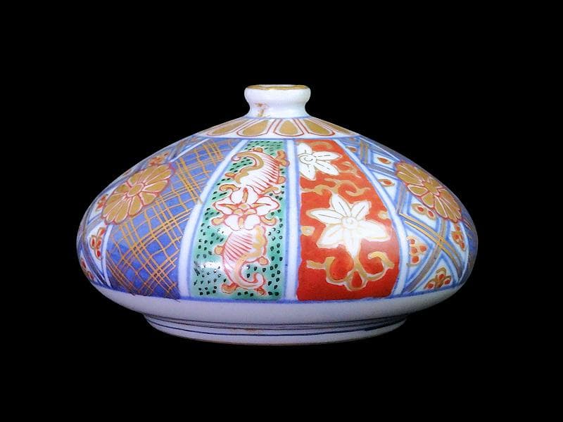 大聖寺伊万里　金襴手　割絵　十二葉菊紋に鉄線の図　油壷　N011AS-fbug