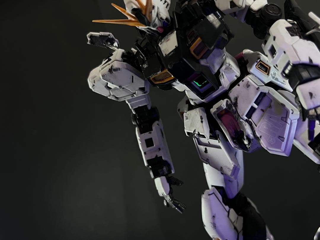 ガンプラ塗装済み完成品　RG νガンダム