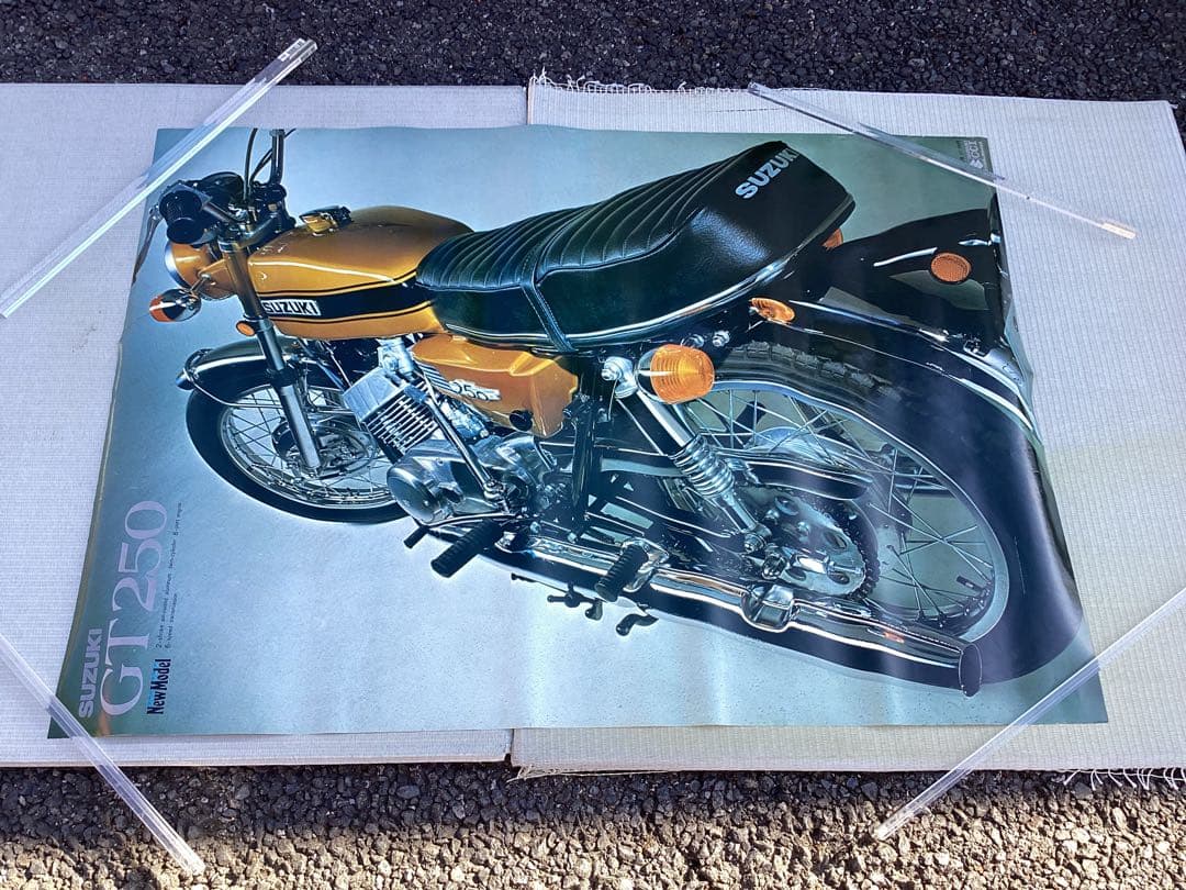SUZUKI GT250 ポスター　オートバイ　ＧＴ ２５０ ＣＣＩ 未使用