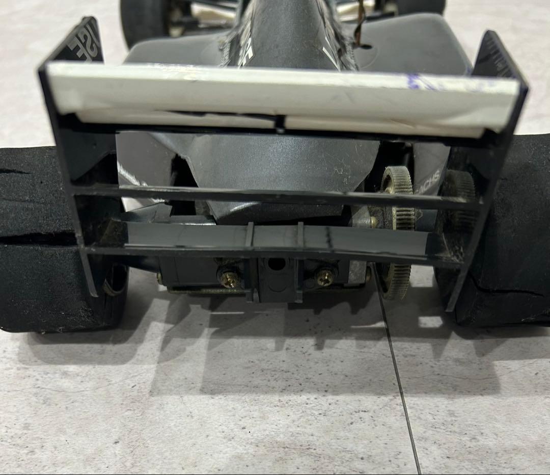 タミヤ（TAMIYA）製の1/10スケール電動RCカーザウバー C12