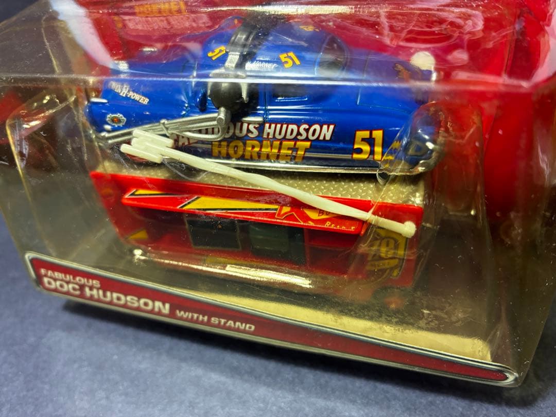 FABULOUS DOC HUDSON WITH STAND カーズ ミニカー
