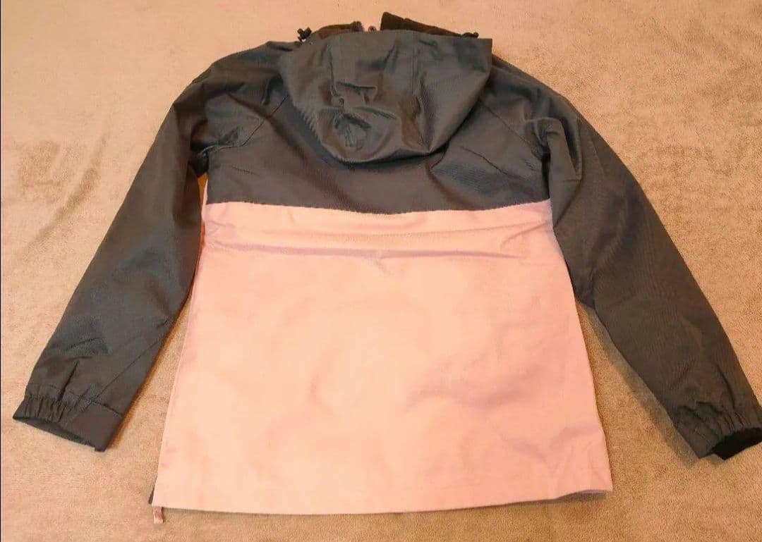 新品の女性用スノーボードウェア上下セットМサイズ