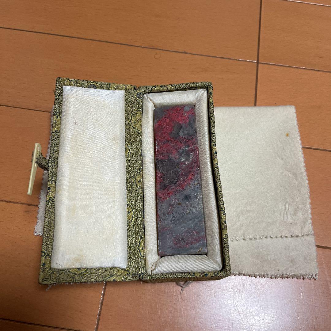 印材　鶏血石　中国製