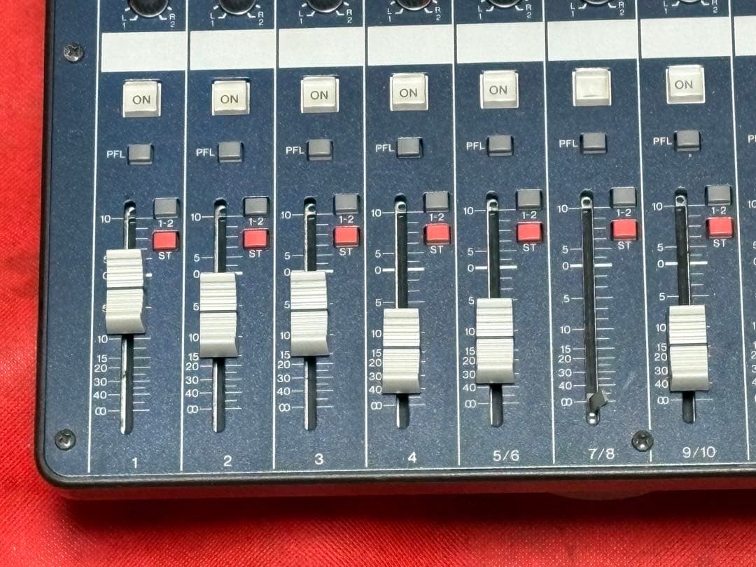 ヤマハ　アナログミキシングコンソールMG124C 訳あり品　1930-01-1