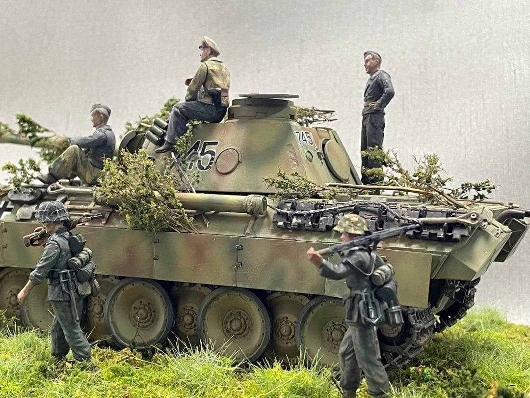 戦車ジオラマ　1/35 ドイツ　パンター戦車D型と機関銃チーム