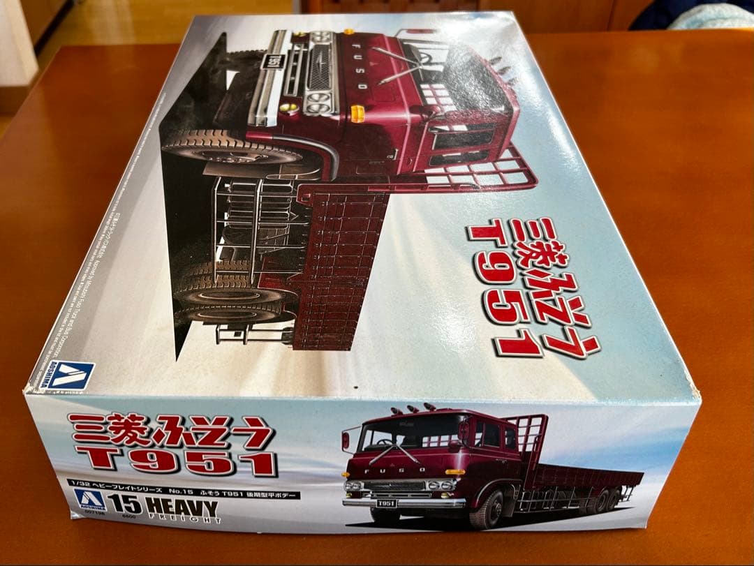 三菱ふそうT951 プラモデル 1/32 デカールが欠品しています