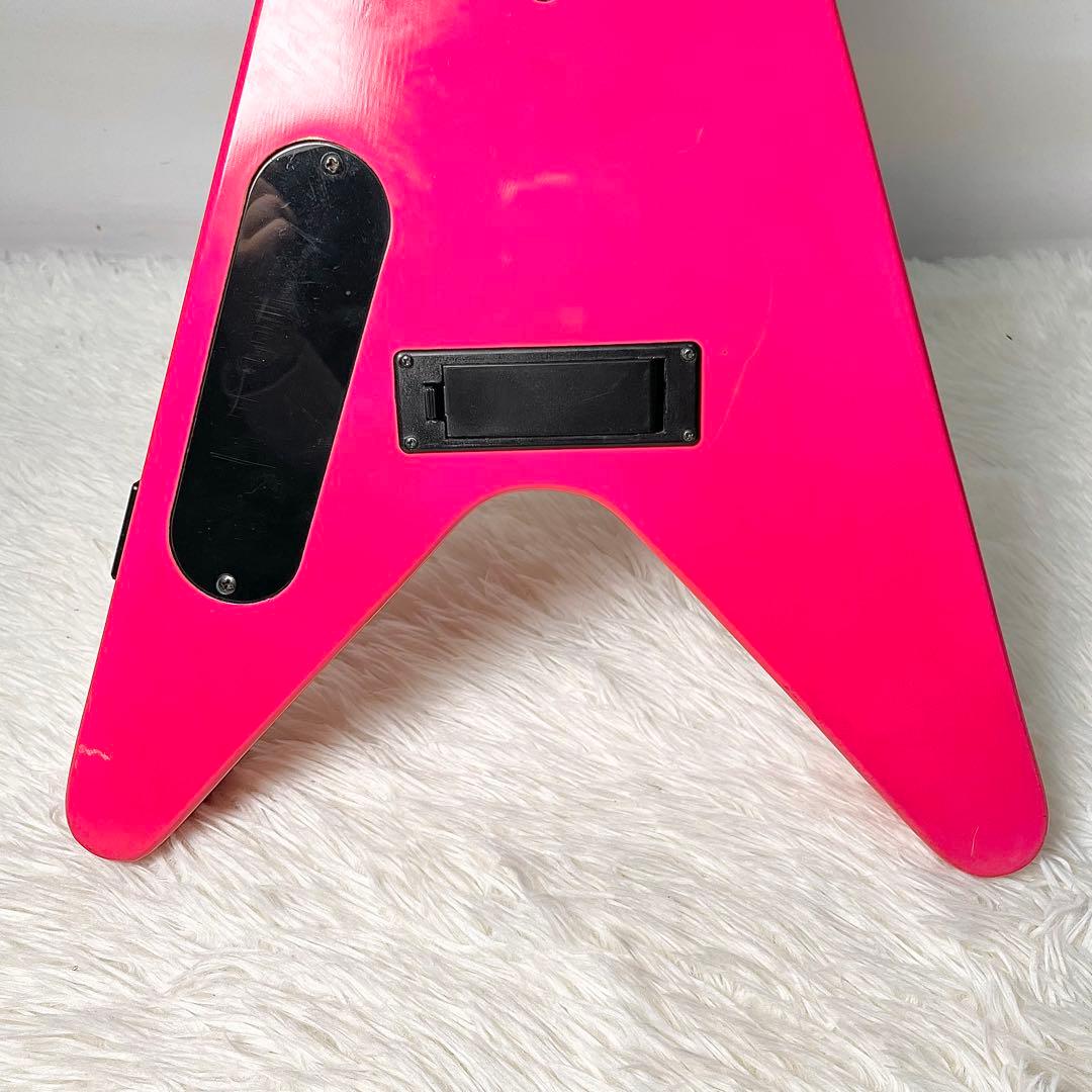 K Garage フライングV ピンク ミニギター 9V電池式