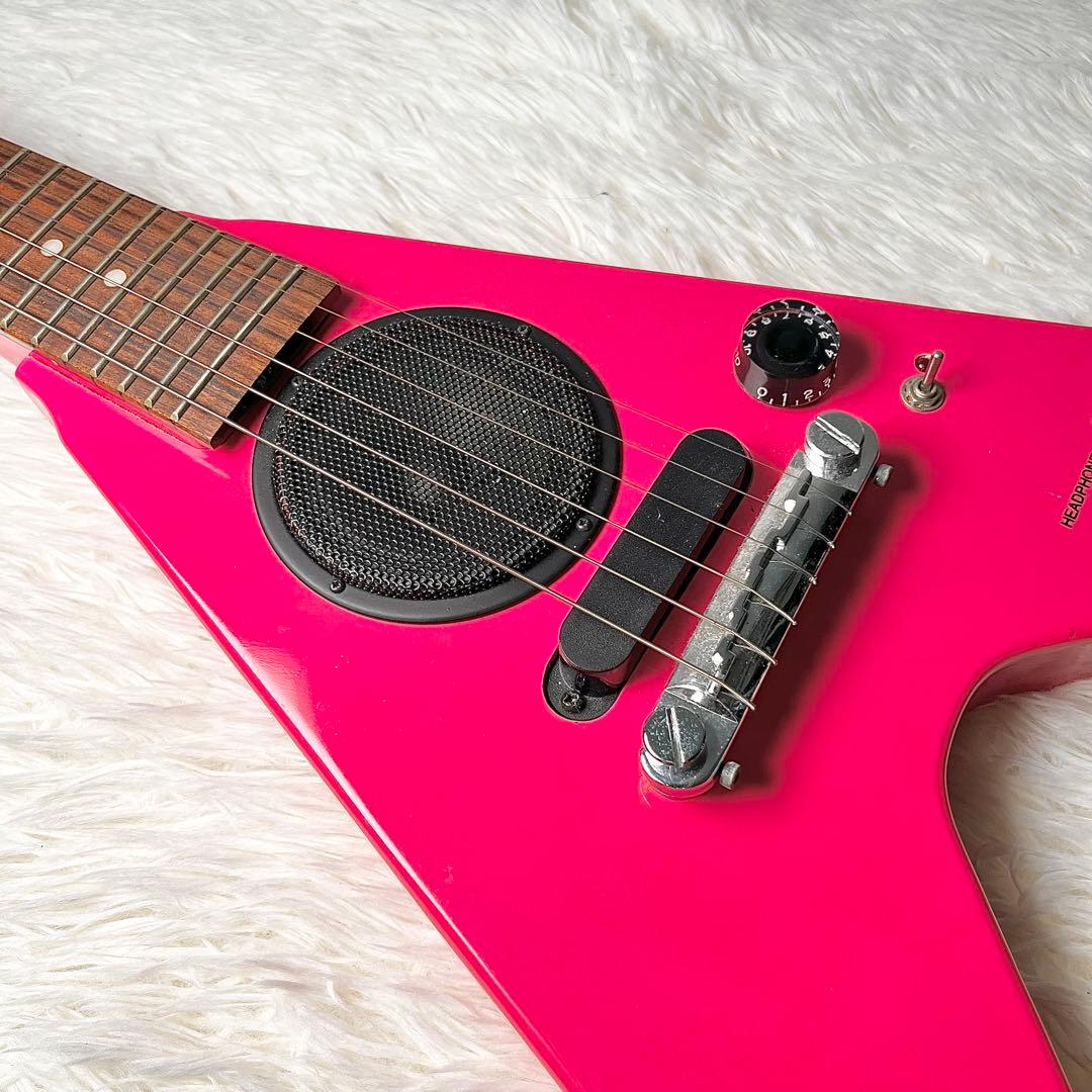 K Garage フライングV ピンク ミニギター 9V電池式