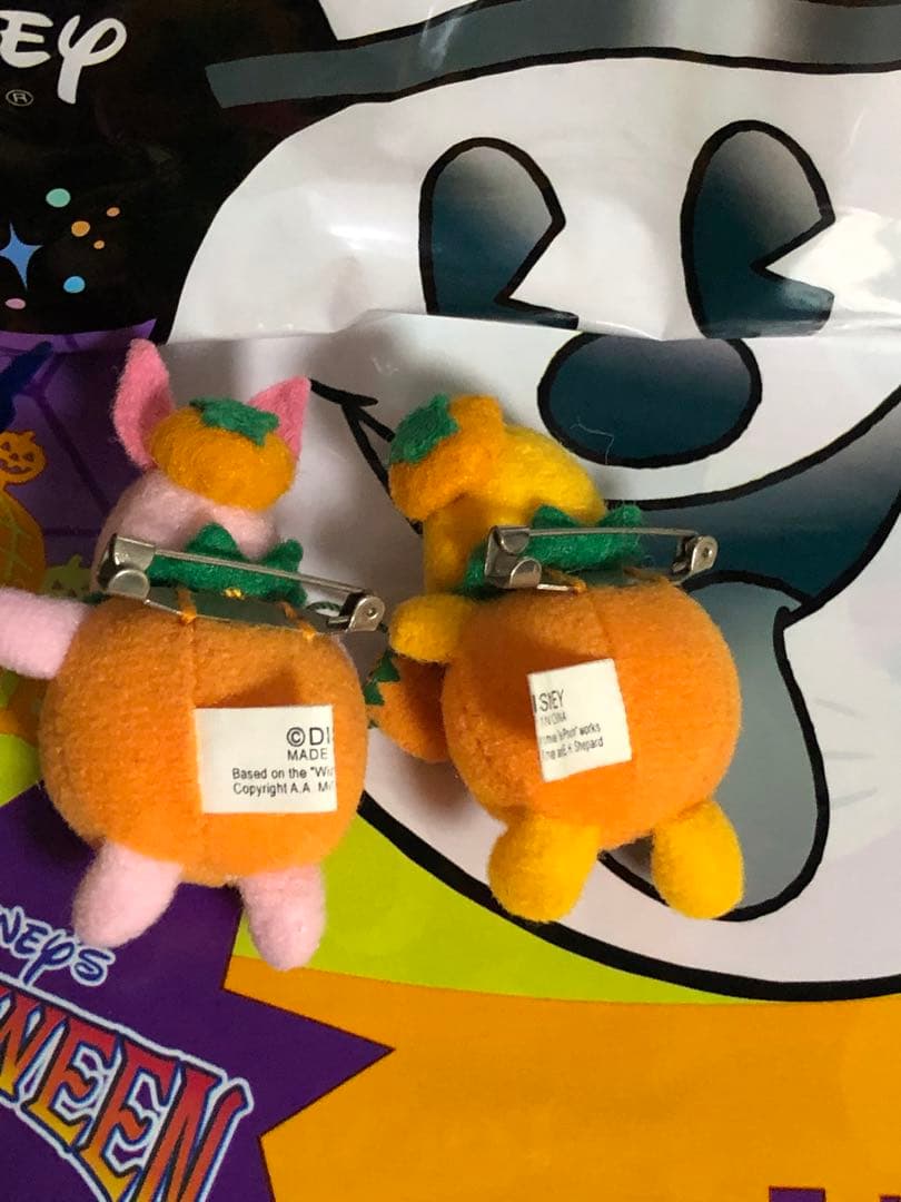 ディズニーストア　ハロウィン　かぼちゃ　ピグレット　ぬいぐるみバッジ　プーさん