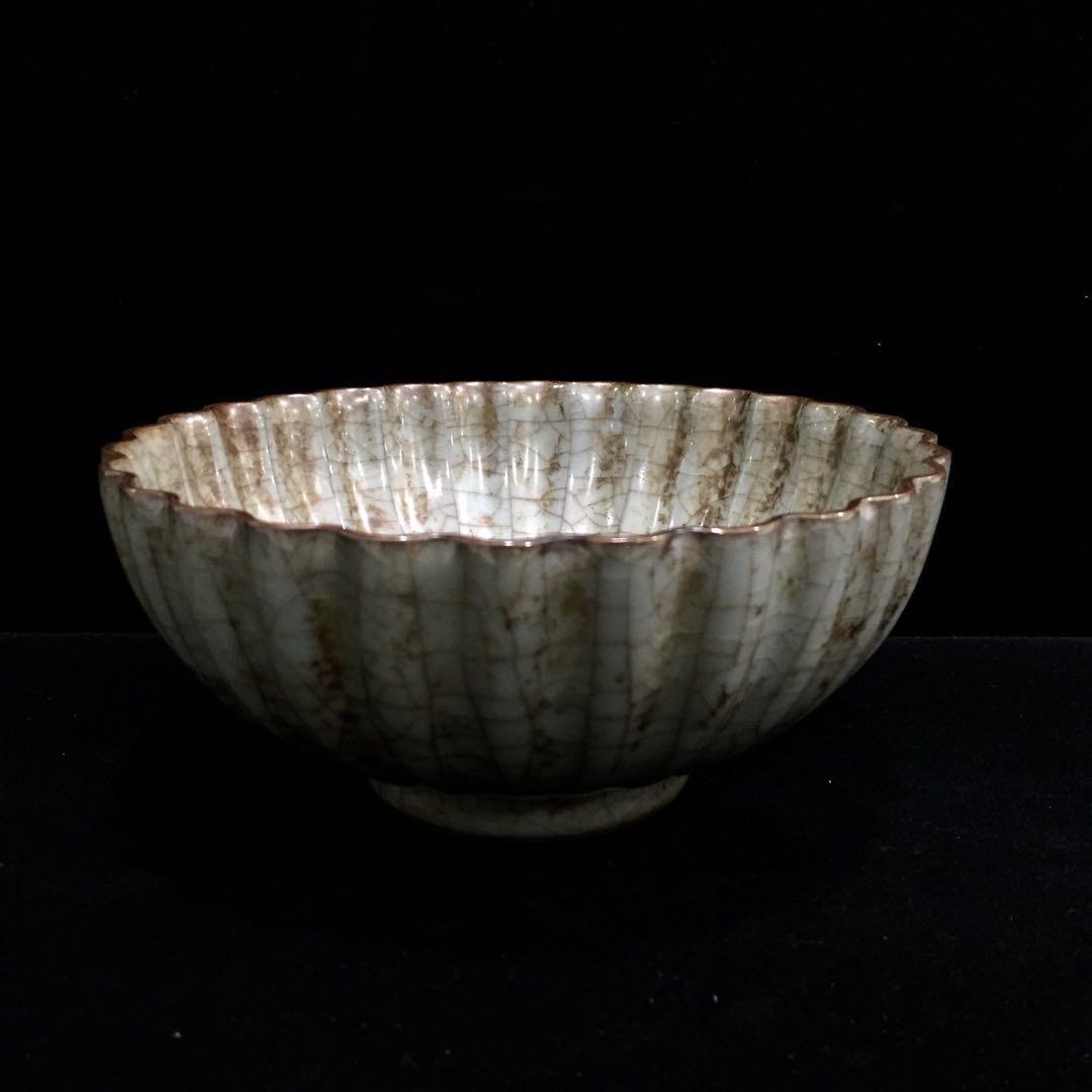 文房具 官窯 菊花茶碗　宋時代　汝窯 陶器　冰裂纹 貫入