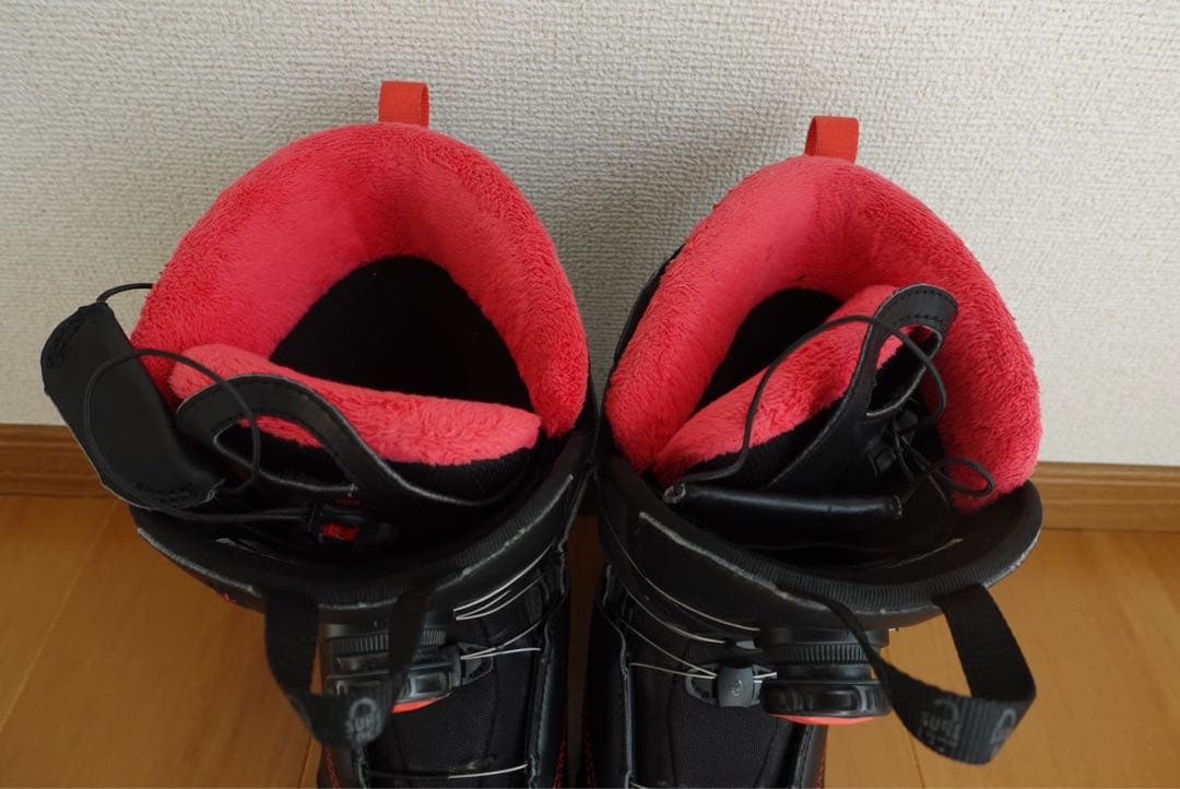 SALOMON 女性用スノーボードブーツ