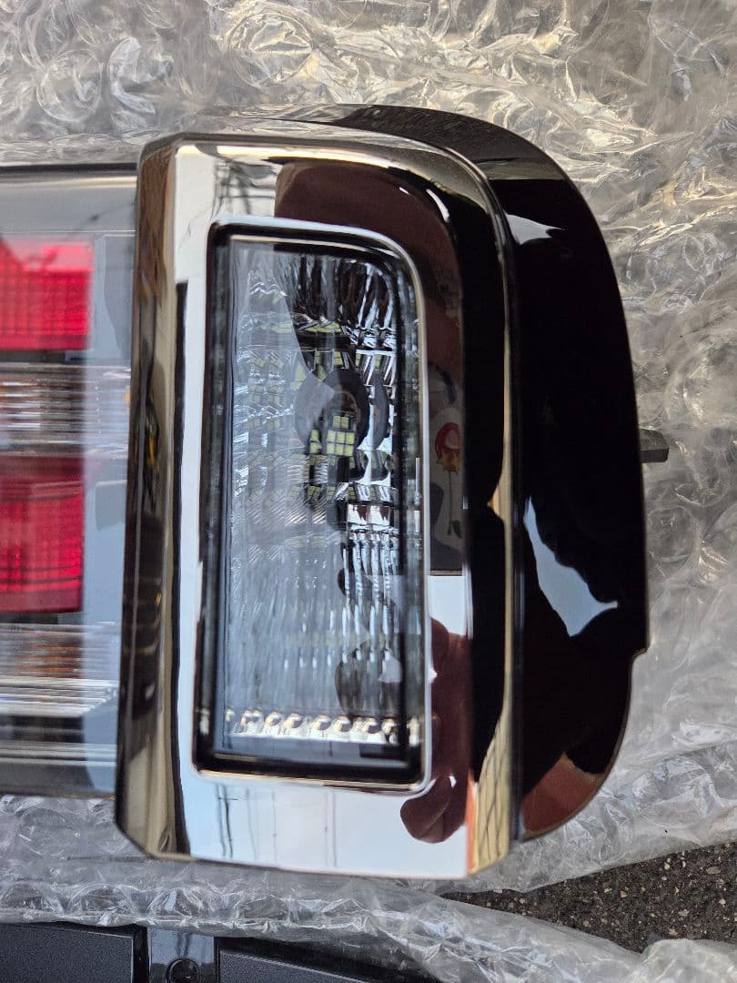 トヨタ　80系ノア後期　W×Blll テールランプ