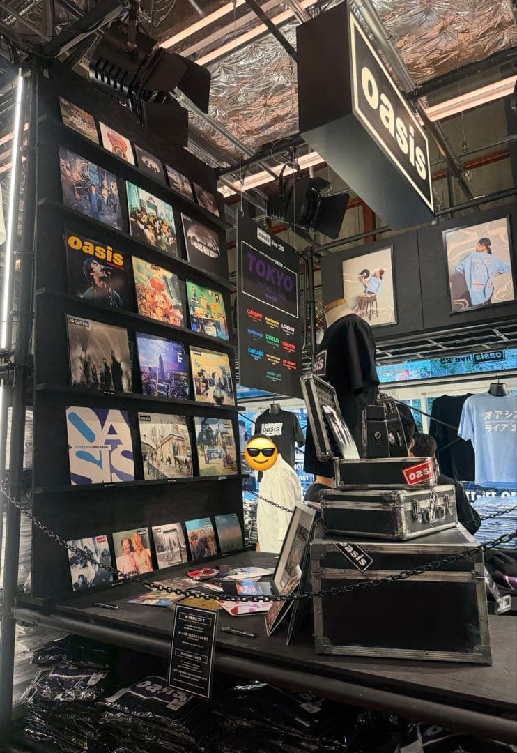 完売 公式oasis live '25 東京公演Tシャツ モノクロ Lサイズ
