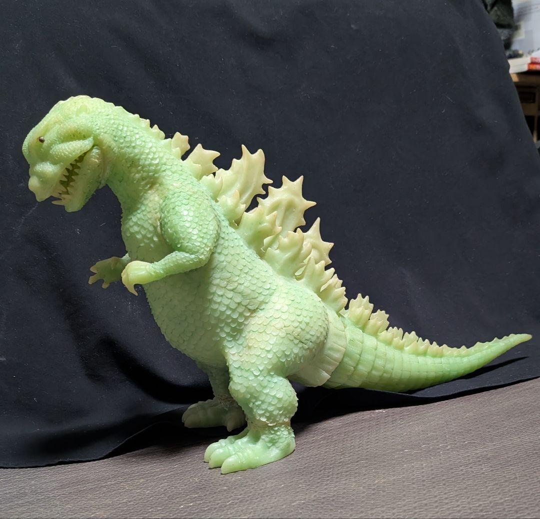 蓄光ゴジラ （ウロコゴジラ）３００体限定172/300フィギュア 約30cm 緑