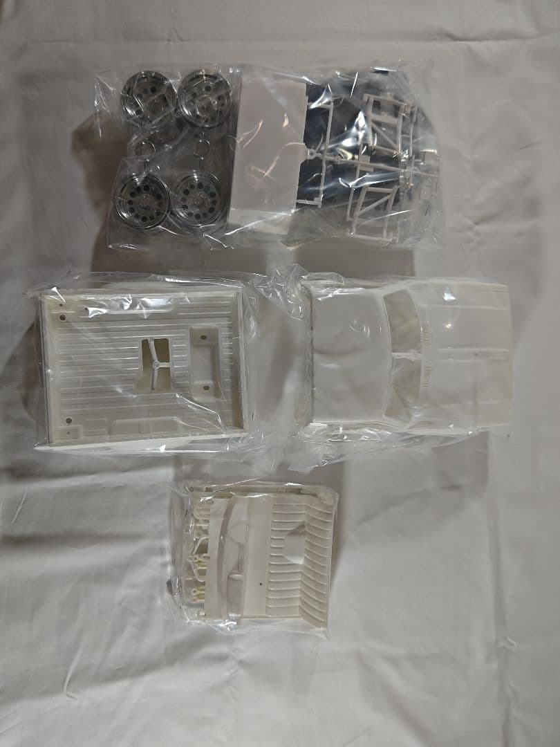 【未組立】タミヤ RC ハイラックス ブルーザー 4WD 3速ミッション 復刻