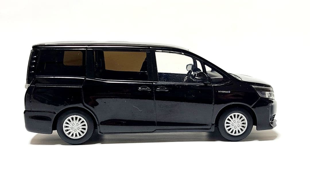 トヨタ 80系 ヴォクシー カラーサンプル
