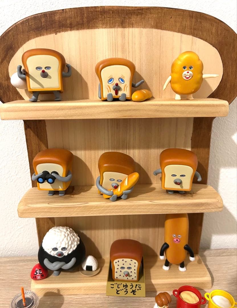 パンどろぼう　フィギュアセット(食パン型飾り台)