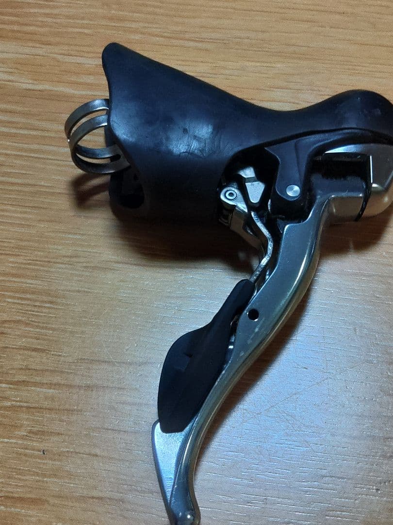Shimano 105 シフター ブラック/シルバー　ST-5700