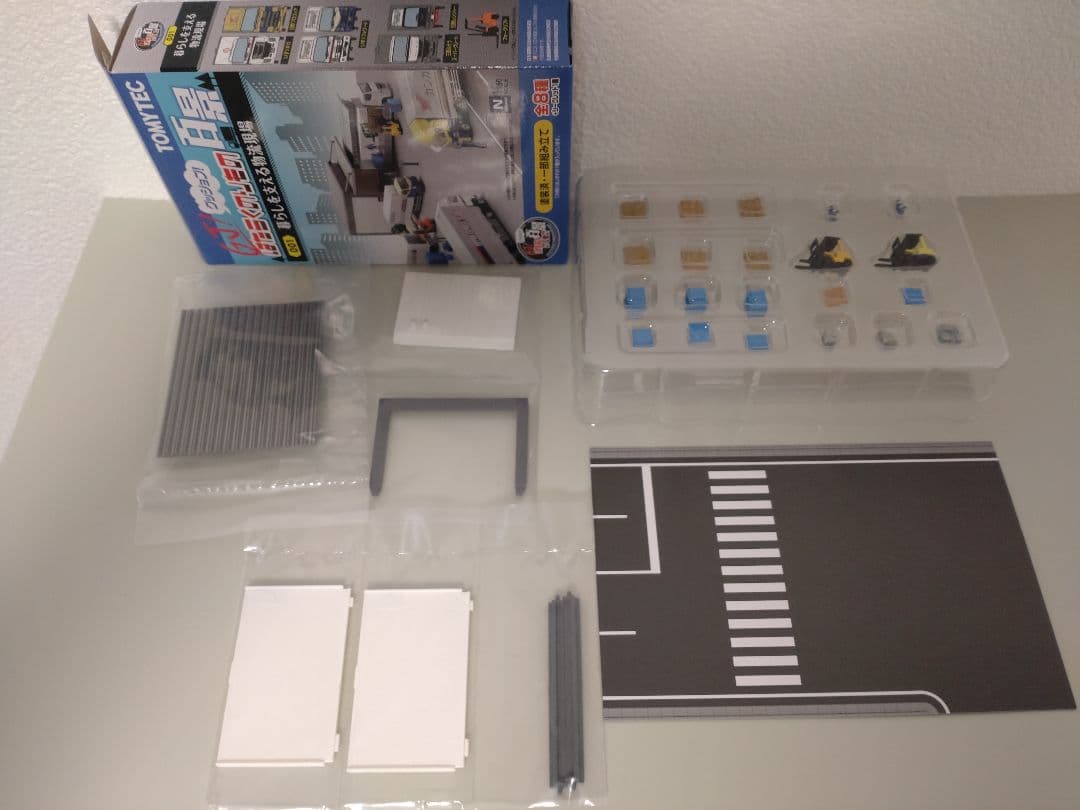 TOMYTECはたらくのりもの百景001暮らしを支える物流現場８個セット