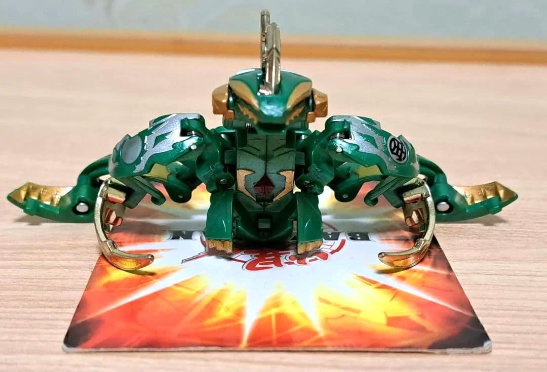 最終値下げ　激レア　爆丸　神3　磁ドラガオン 轟フドウ 士ガリュウ　カード付き