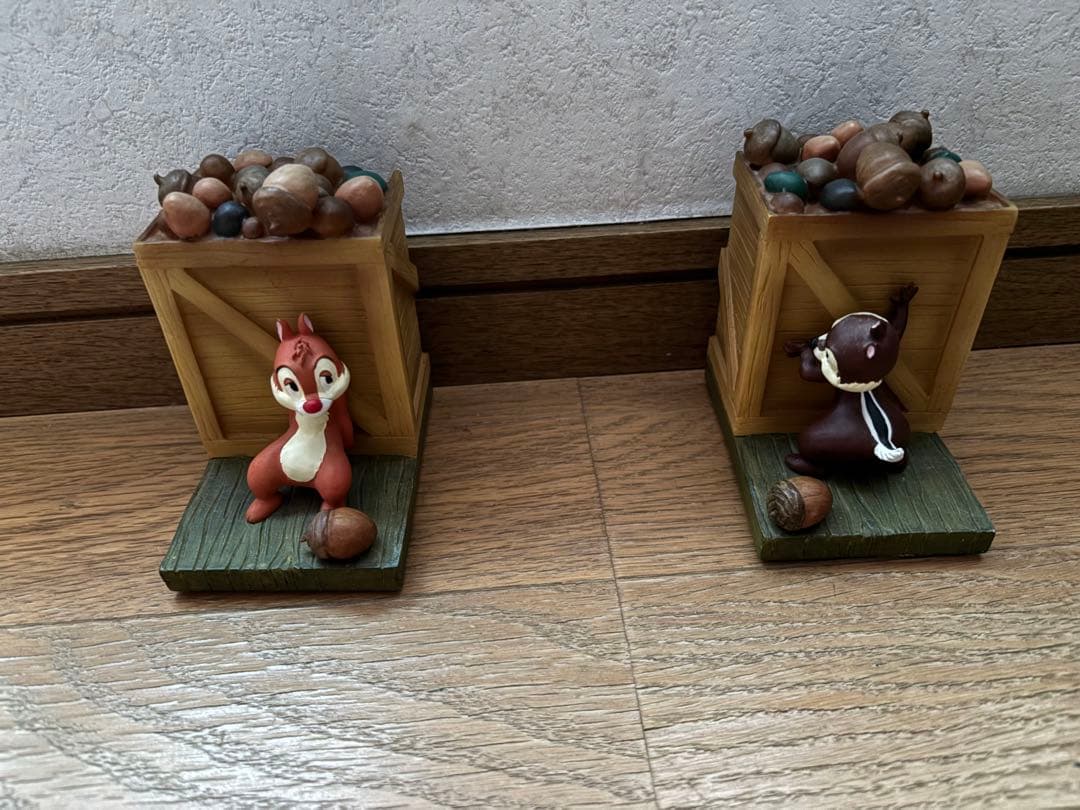 ディズニーランド　チップとデール　ブックスタンド　ブックエンド