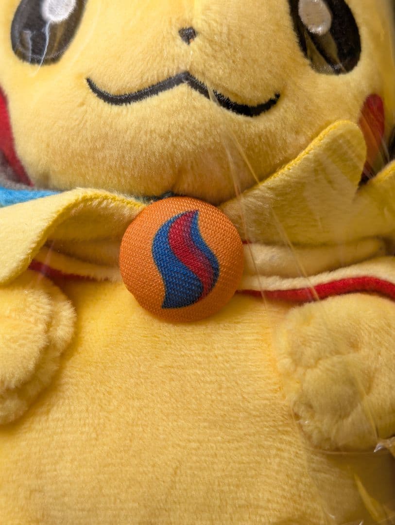 ポケモンセンター メガルカリオのポンチョを着たピカチュウ ぬいぐるみ　タグ付き